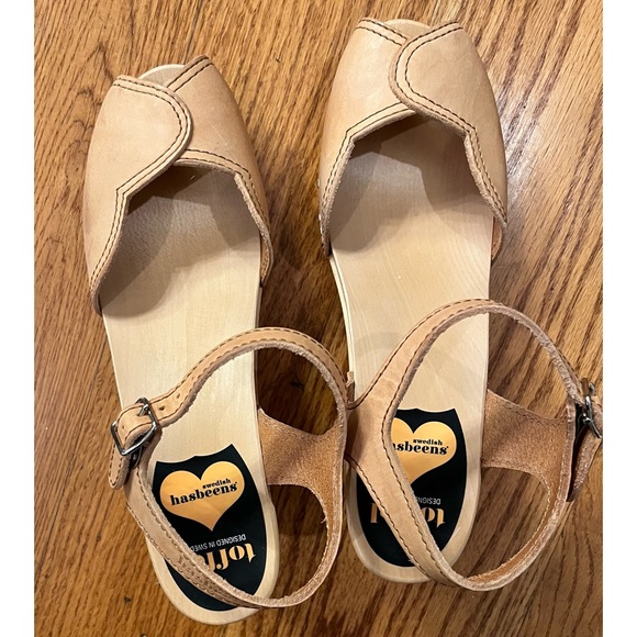 NIB Hasbeens Heart Sandals, Tan - Picture 3 of 7